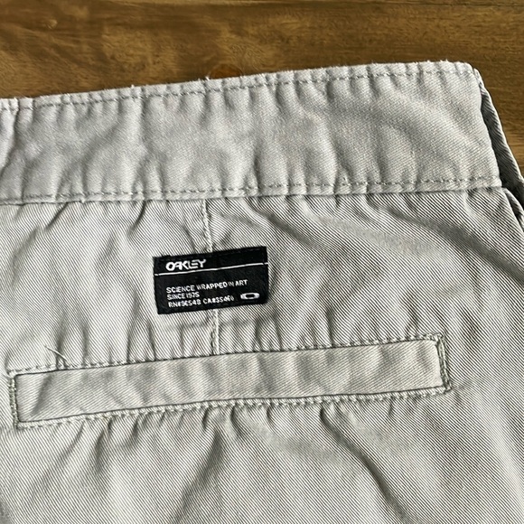 Oakley Men’s 10” Shorts Regular Fit Gray Size 34 - Picture 3 of 4